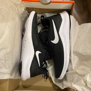 BRAND NEW - NEVER WORN!! Nike Free TR8